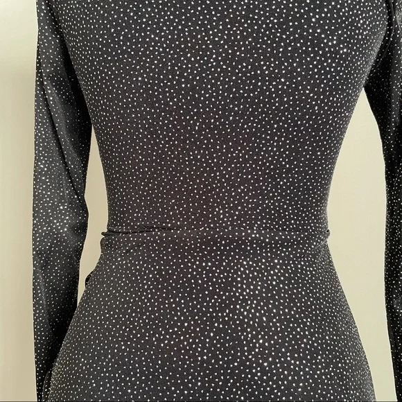 ⭐️HOST PICK 🤩NEW Black Glitter Bodycon Dress 🖤 -Twist knot gathered🪩 - Picture 7 of 10